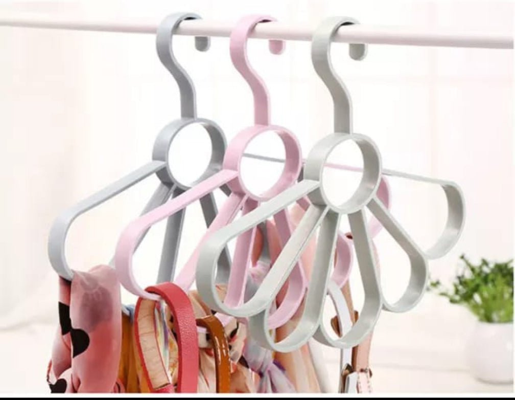 Flower Design 5 Ring Multipurpose Hanger - Easy Wholesale