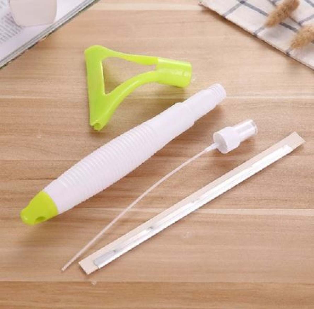 Wiper With Spray Bottle - Easy Wholesale